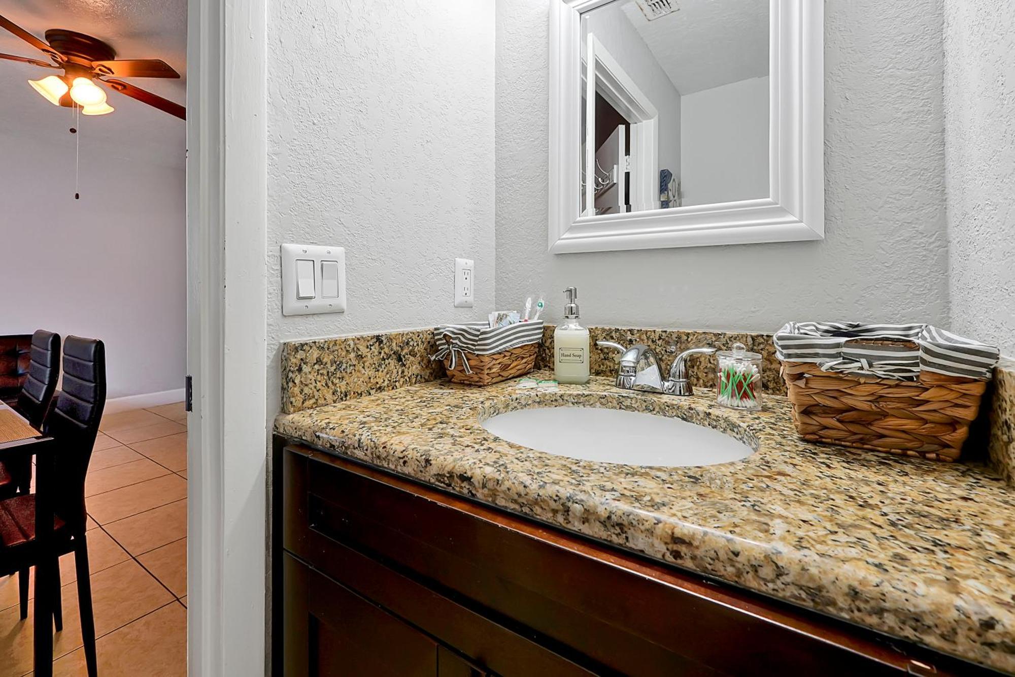 Comfortable Private Room In Tampa: The Wanderlust المظهر الخارجي الصورة