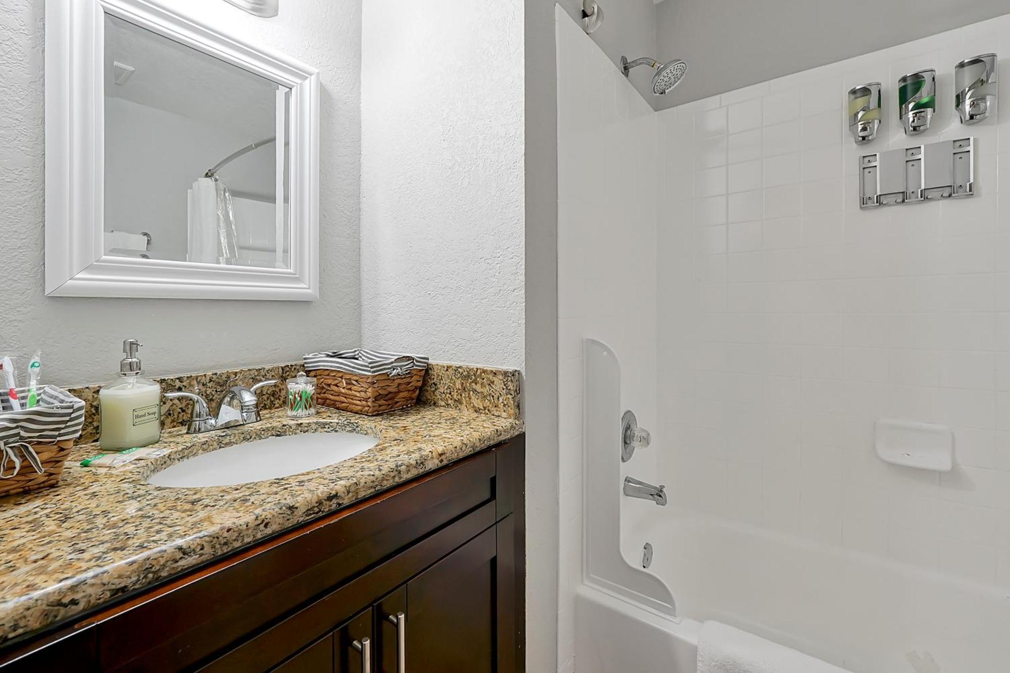 Comfortable Private Room In Tampa: The Wanderlust المظهر الخارجي الصورة